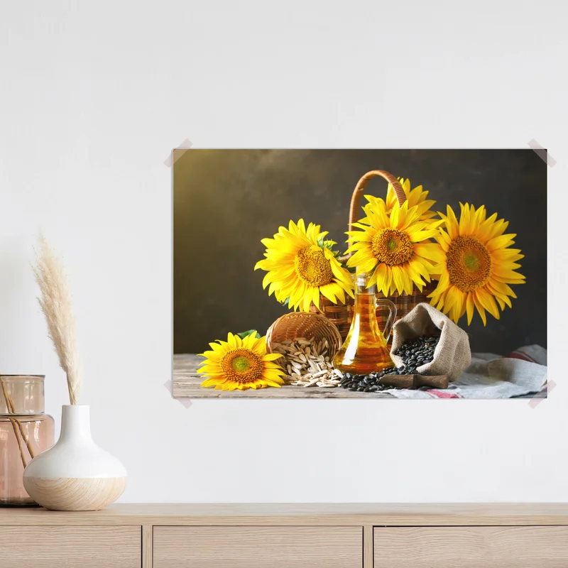 Poster leuchtendes stillleben mit sonnenblumen, kernen und öl Poster leuchtendes stillleben mit sonnenblumen, kernen und öl