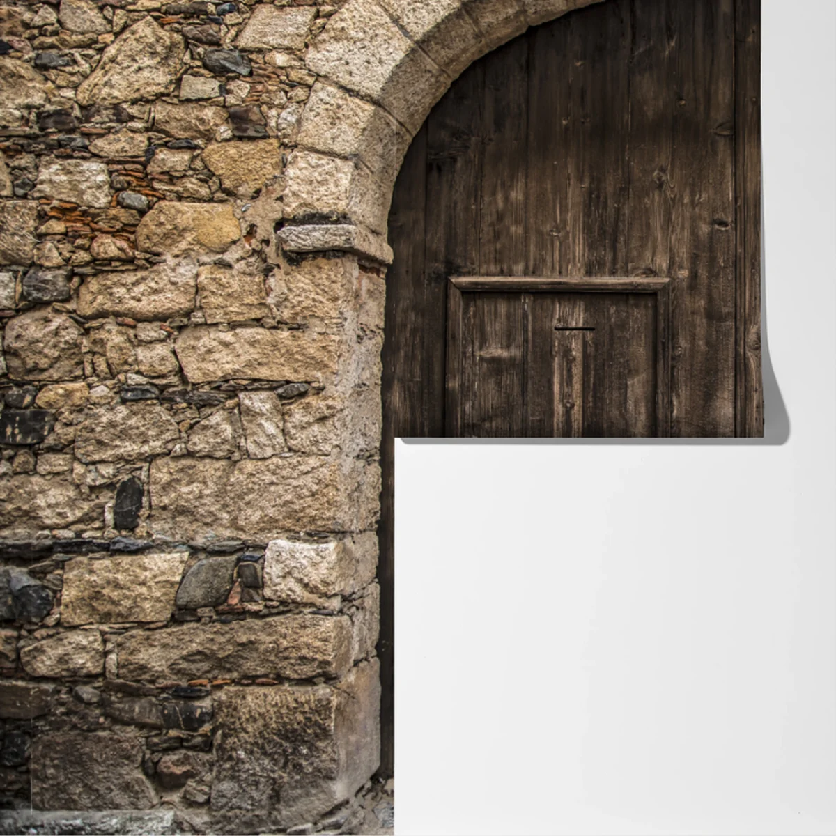 Fototapete rustikale holztür mit steinbogen Fototapete rustikale holztür mit steinbogen