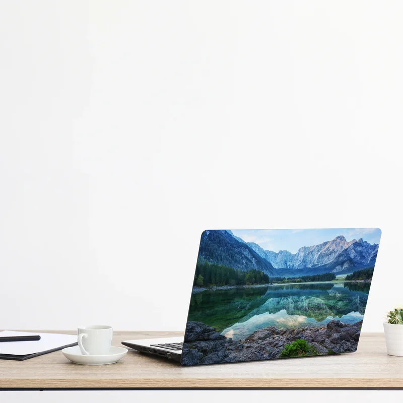 Naklejka na laptopa wczesny poranek nad Jeziorem Fusine, Alpy Julijskie