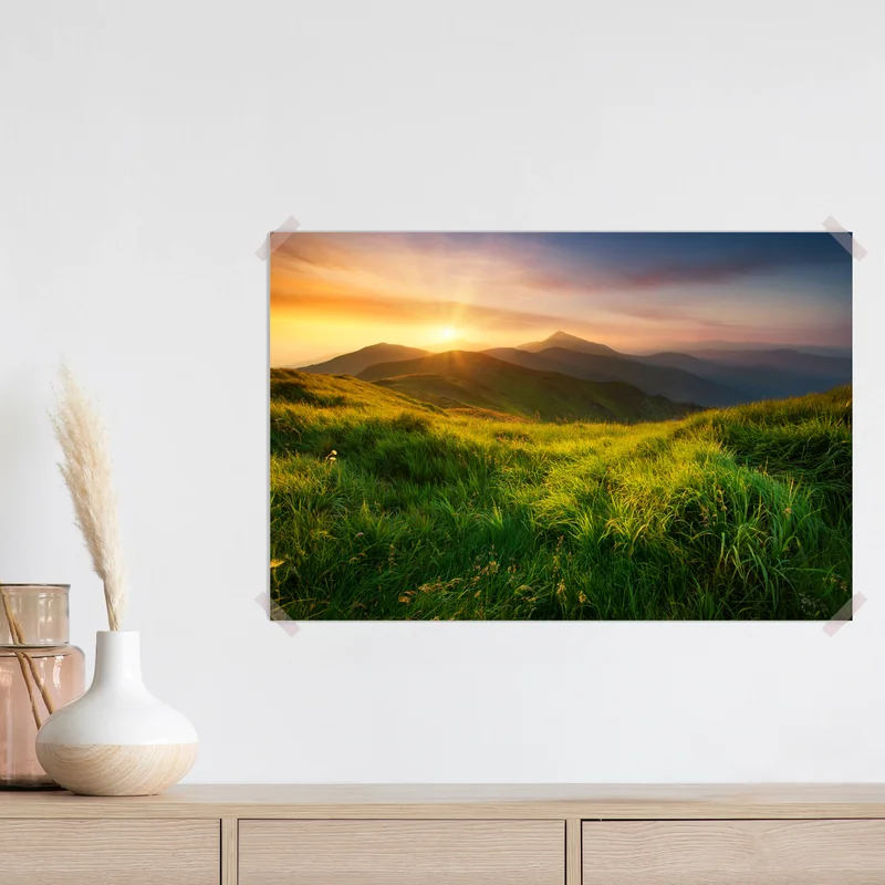 Poster sonnenaufgang über dem smaragdgrünen bergtal Poster sonnenaufgang über dem smaragdgrünen bergtal