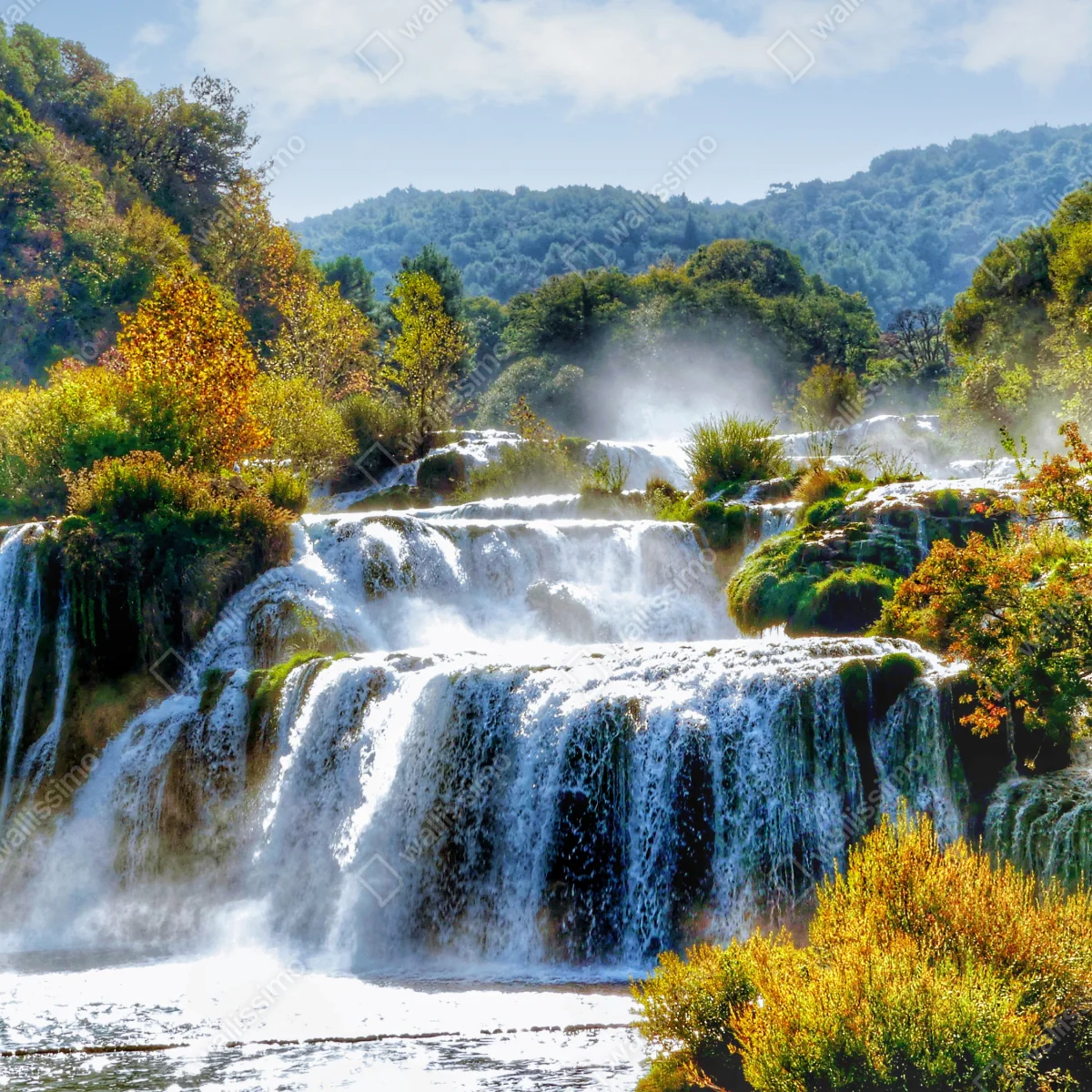 Tischaufkleber und Schreibtischaufkleber stufenförmiger wasserfall im üppigen wald Tischaufkleber und Schreibtischaufkleber stufenförmiger wasserfall im üppigen wald