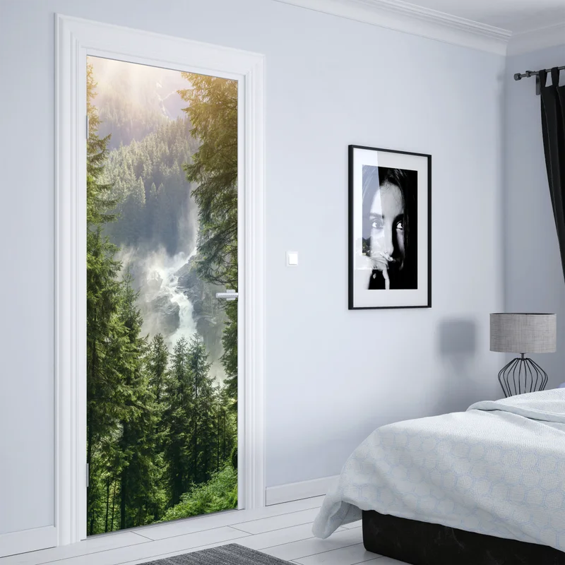 Türaufkleber Krimml wasserfall im üppigen alpinen wald