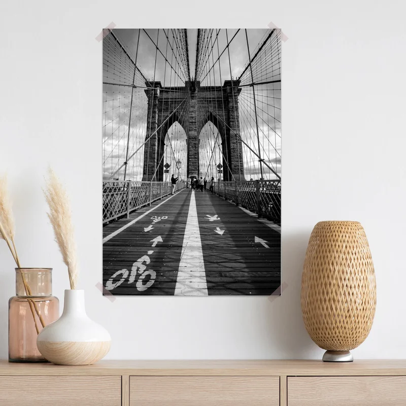 Poster Brooklyn Bridge perspektive in monochrom Poster Brooklyn Bridge perspektive in monochrom