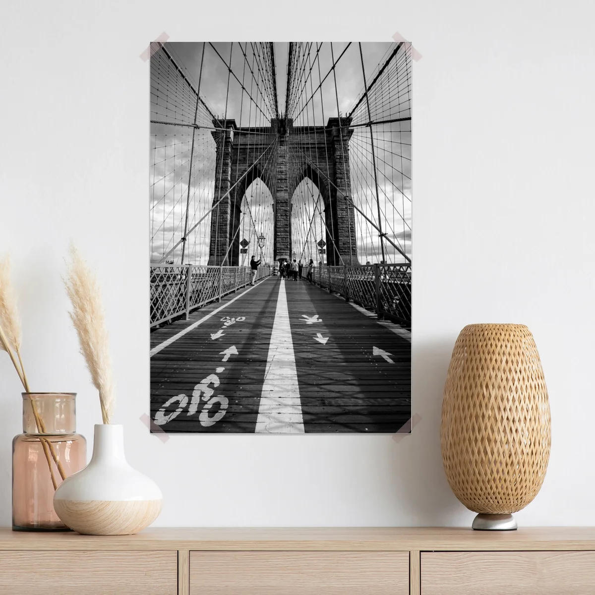 Poster Brooklyn Bridge perspektive in monochrom Poster Brooklyn Bridge perspektive in monochrom