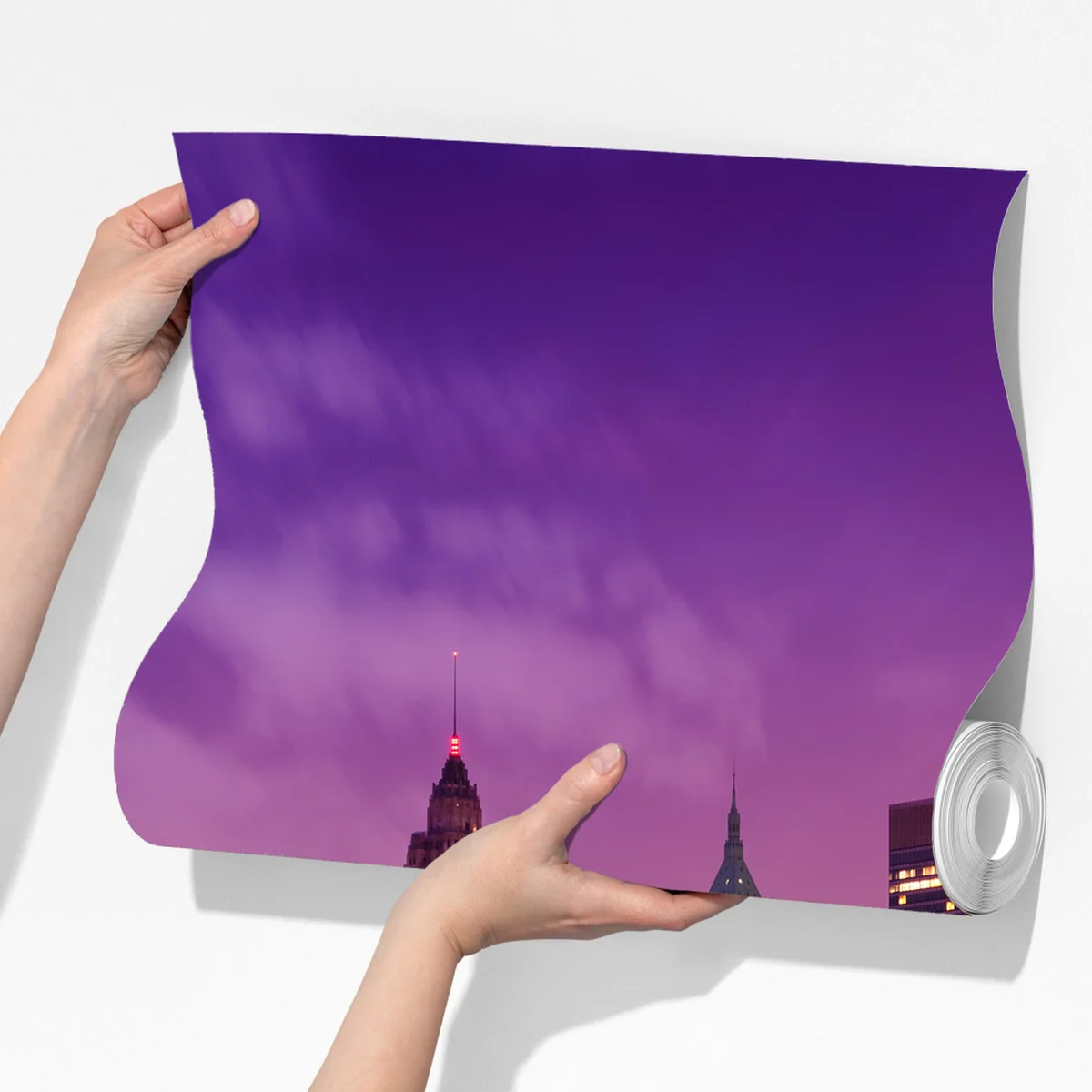 Fototapete violette skyline über leuchtender stadt und brücke Fototapete violette skyline über leuchtender stadt und brücke