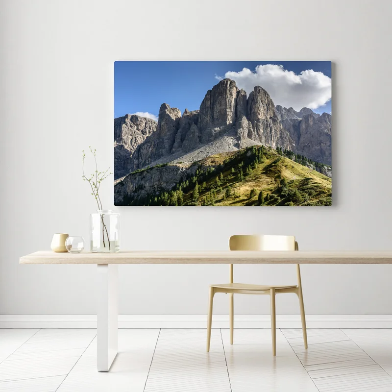 Leinwandbild majestätische gipfel über grünen hügeln Leinwandbild majestätische gipfel über grünen hügeln