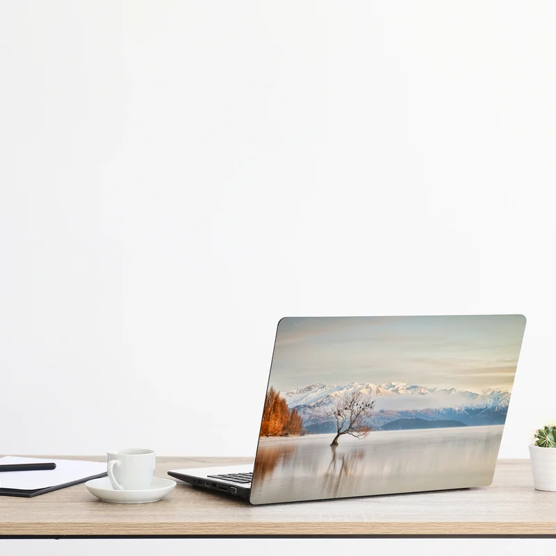 Naklejka na laptopa samotne drzewo nad jeziorem Wanaka Naklejka na laptopa samotne drzewo nad jeziorem Wanaka
