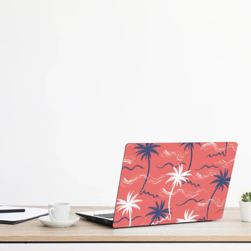 Naklejka na laptopa tropikalny wzór palm w kolorze koralowym i granatowym