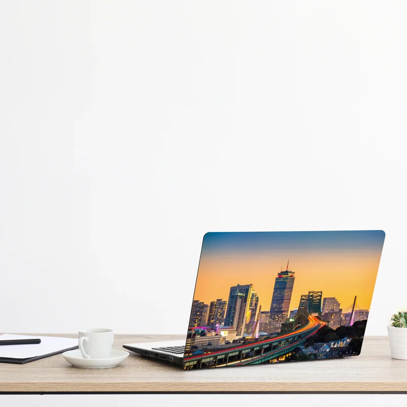 Naklejka na laptopa panorama Bostonu o zachodzie słońca z mostami Zakim i Tobin