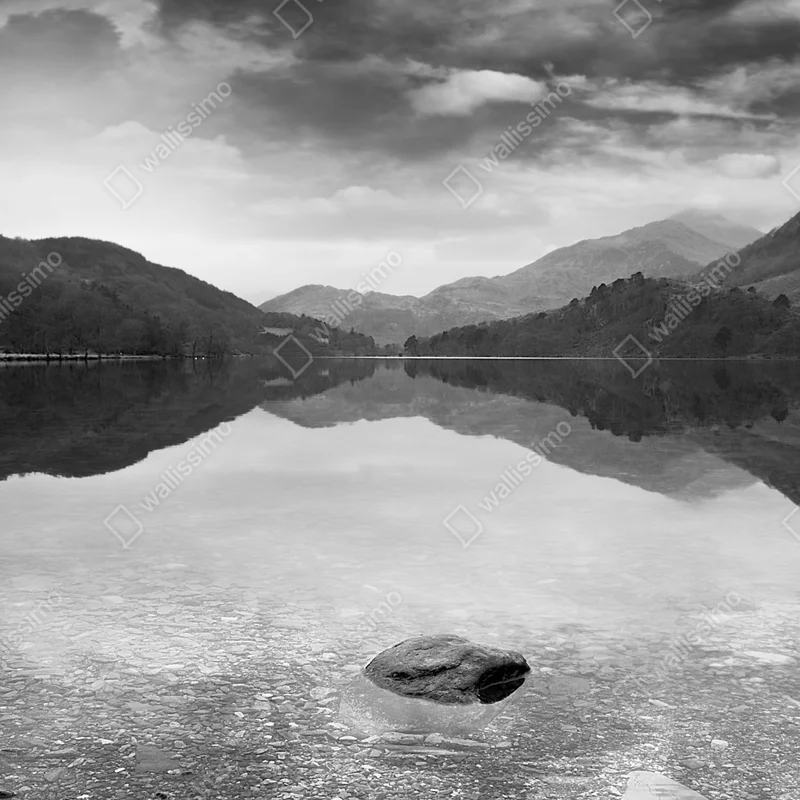 Türaufkleber ruhiger bergsee mit spiegelung Türaufkleber ruhiger bergsee mit spiegelung