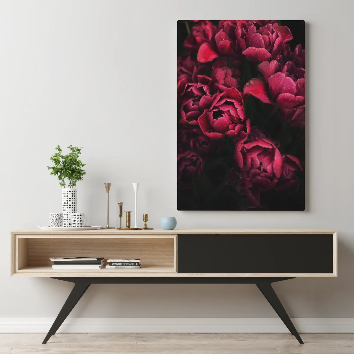 Leinwandbild tiefrote blüten mit wassertropfen Leinwandbild tiefrote blüten mit wassertropfen