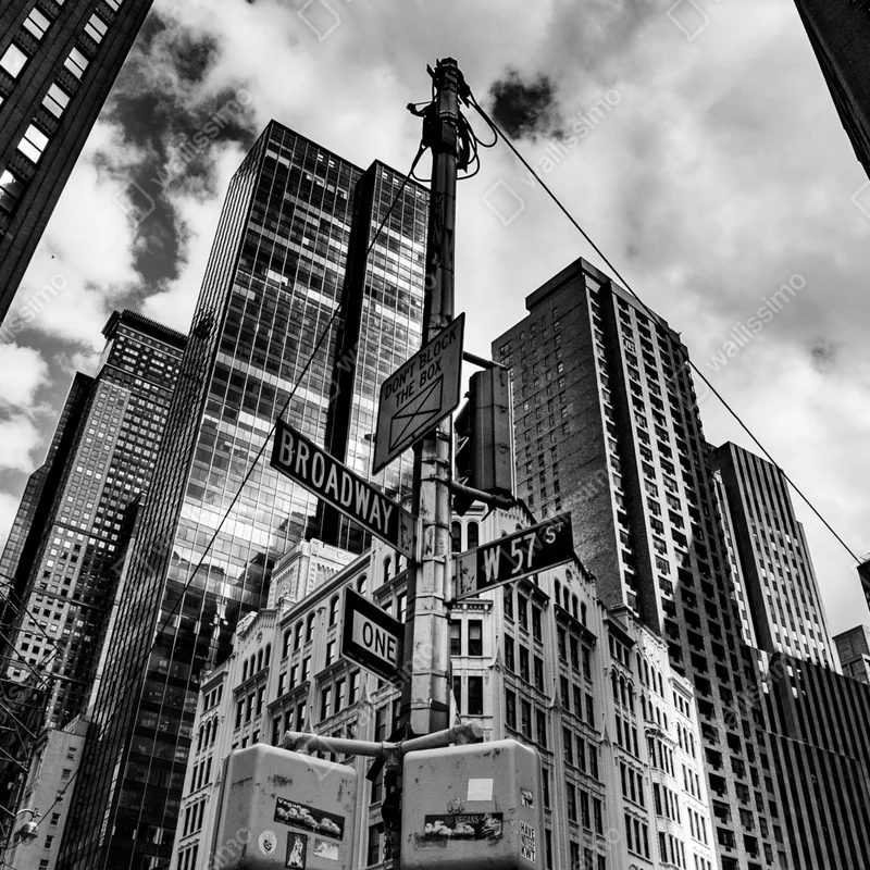 Schrankaufkleber Broadway und W 57 St – städtische szene in schwarzweiß Schrankaufkleber Broadway und W 57 St – städtische szene in schwarzweiß