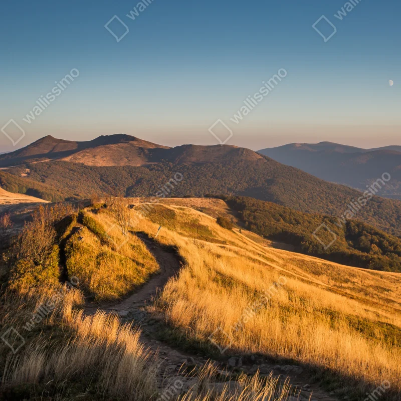 Repositionierbarer Aufkleber goldener bergrücken bei sonnenuntergang Repositionierbarer Aufkleber goldener bergrücken bei sonnenuntergang