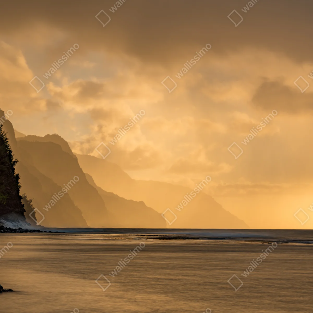 Poster goldene küstenlandschaft bei sonnenuntergang • Poster bei Wallnifity® Poster goldene küstenlandschaft bei sonnenuntergang • Poster bei Wallnifity®