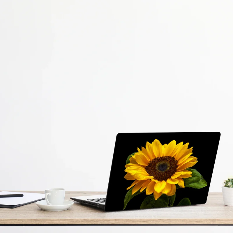 Laptop-Aufkleber leuchtende sonnenblume auf schwarzem hintergrund