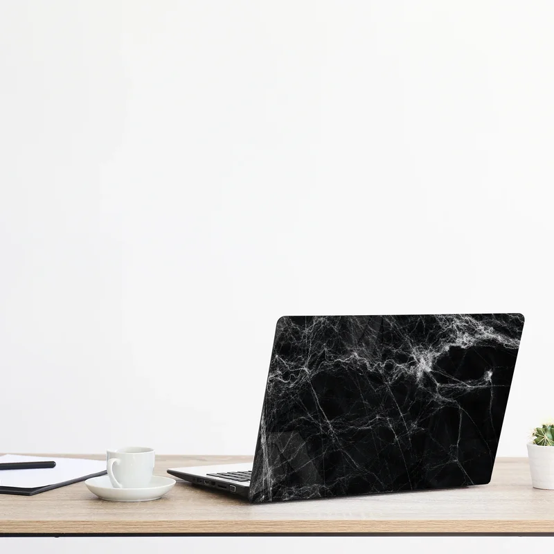 Laptop-Aufkleber gespenstisches spinnennetz auf schwarzem hintergrund Laptop-Aufkleber gespenstisches spinnennetz auf schwarzem hintergrund