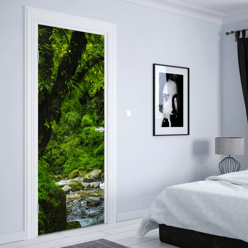 Türaufkleber üppiger grüner wasserfall im wald Türaufkleber üppiger grüner wasserfall im wald