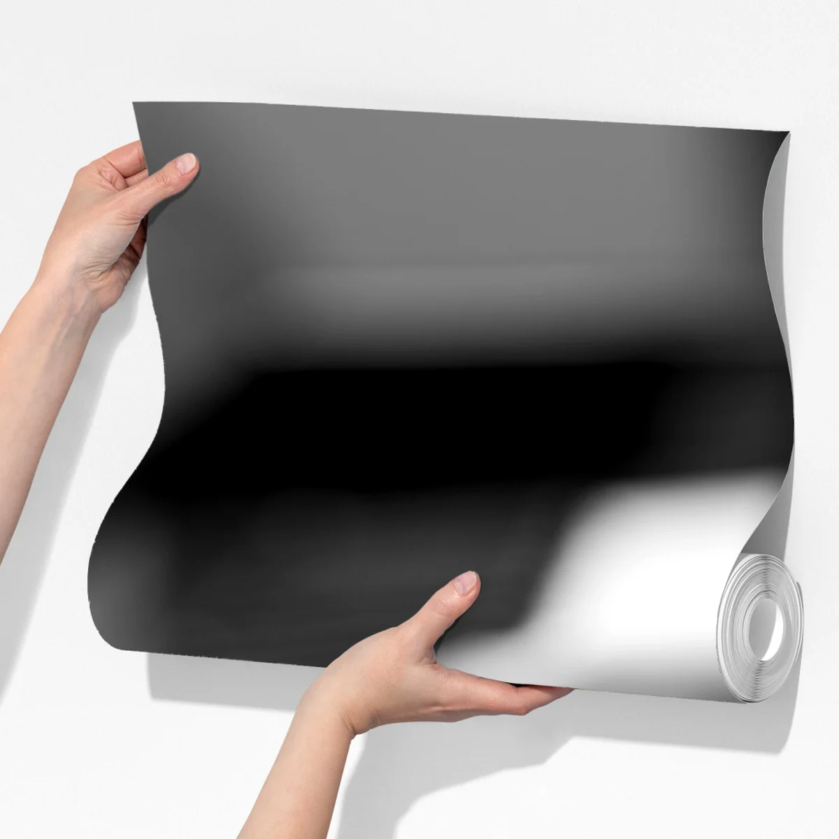 Fototapete intime hände auf klaviertasten in monochrom Fototapete intime hände auf klaviertasten in monochrom