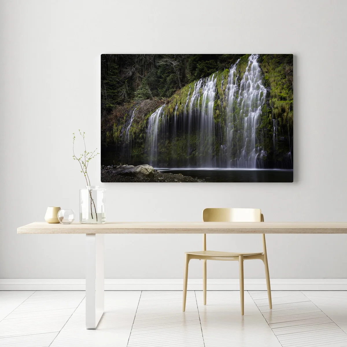 Leinwandbild moosiger wasserfall im wald Leinwandbild moosiger wasserfall im wald