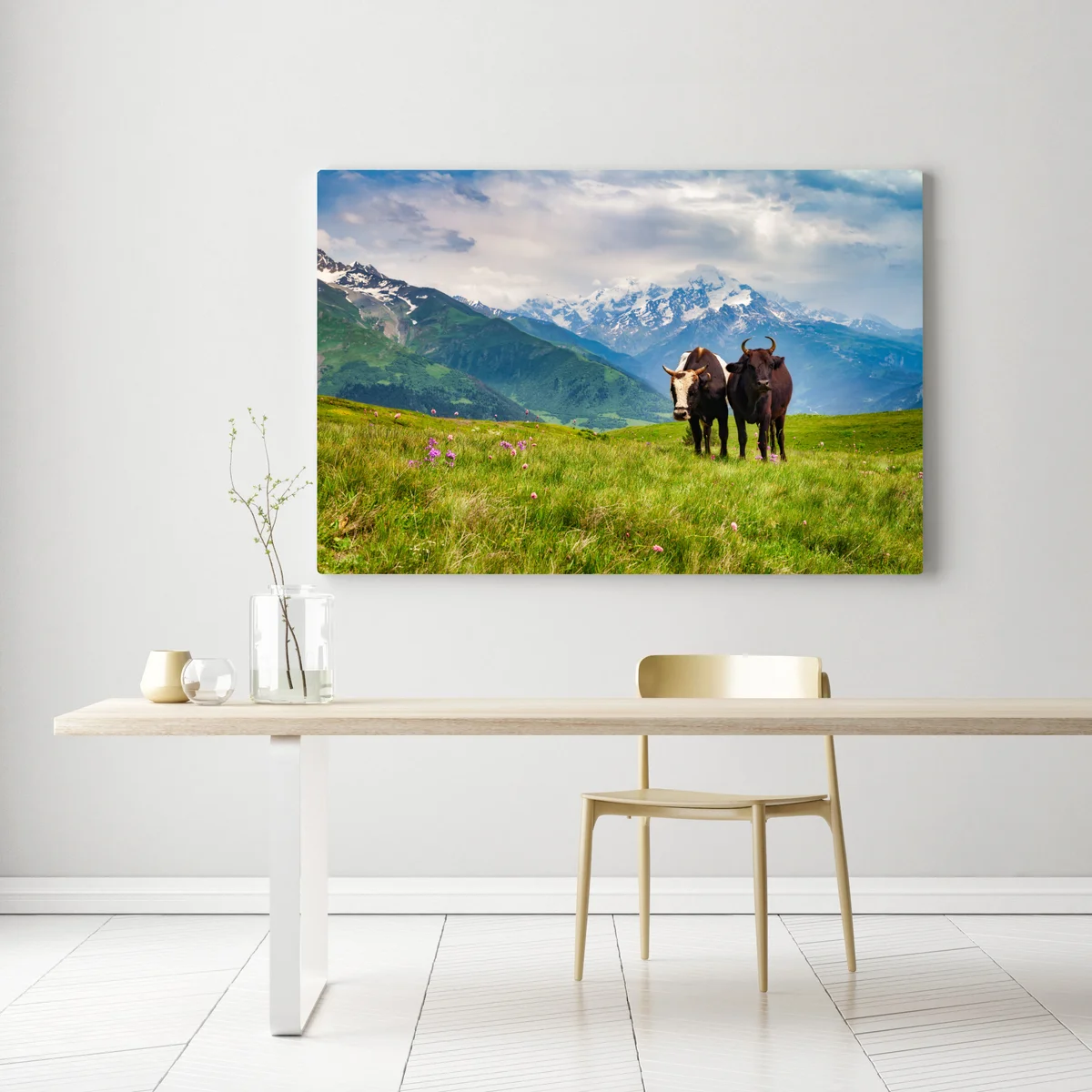 Leinwandbild alpenwiese mit grastenden kühen Leinwandbild alpenwiese mit grastenden kühen