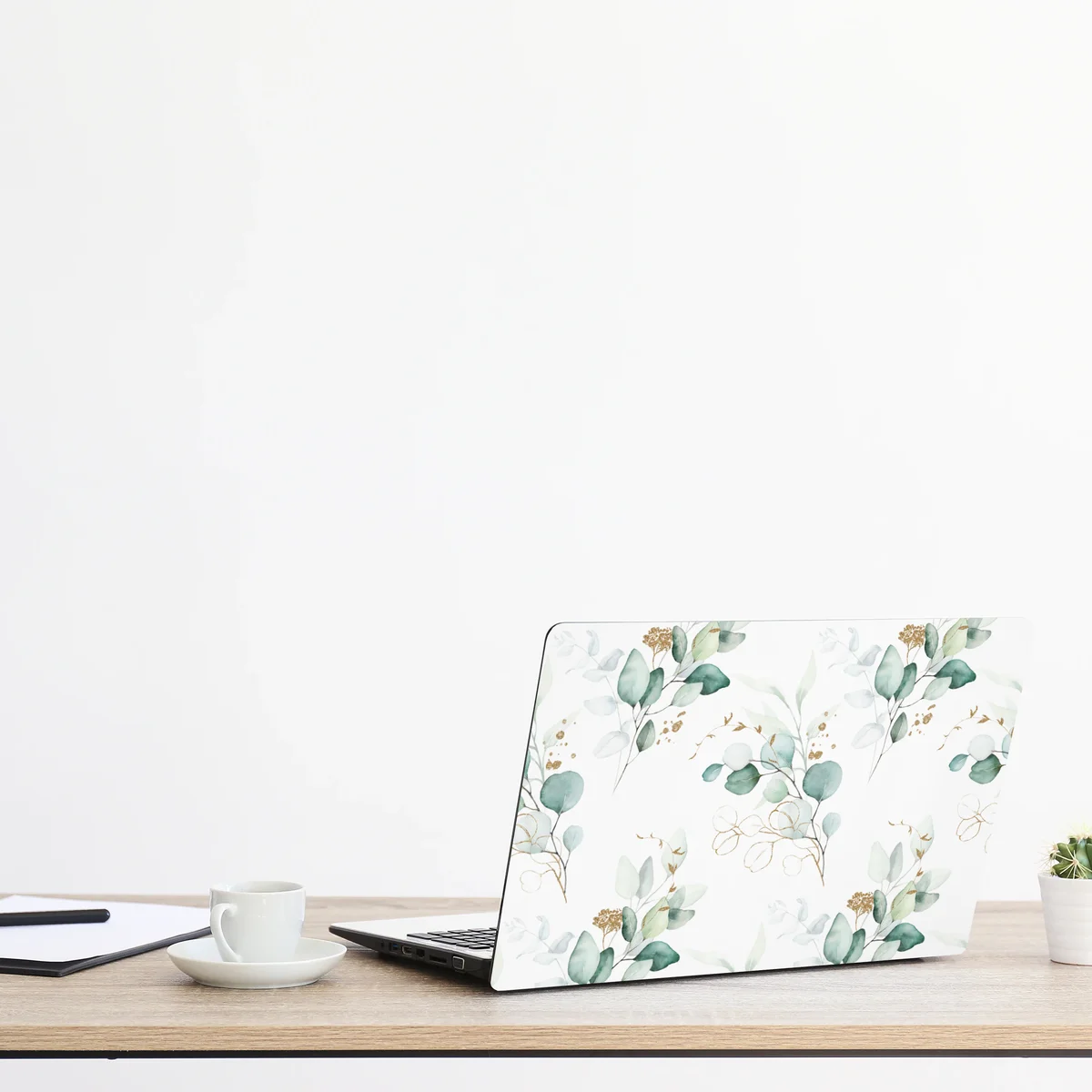 Naklejka na laptopa akwarelowy wzór eukaliptusa w zieleni Naklejka na laptopa akwarelowy wzór eukaliptusa w zieleni