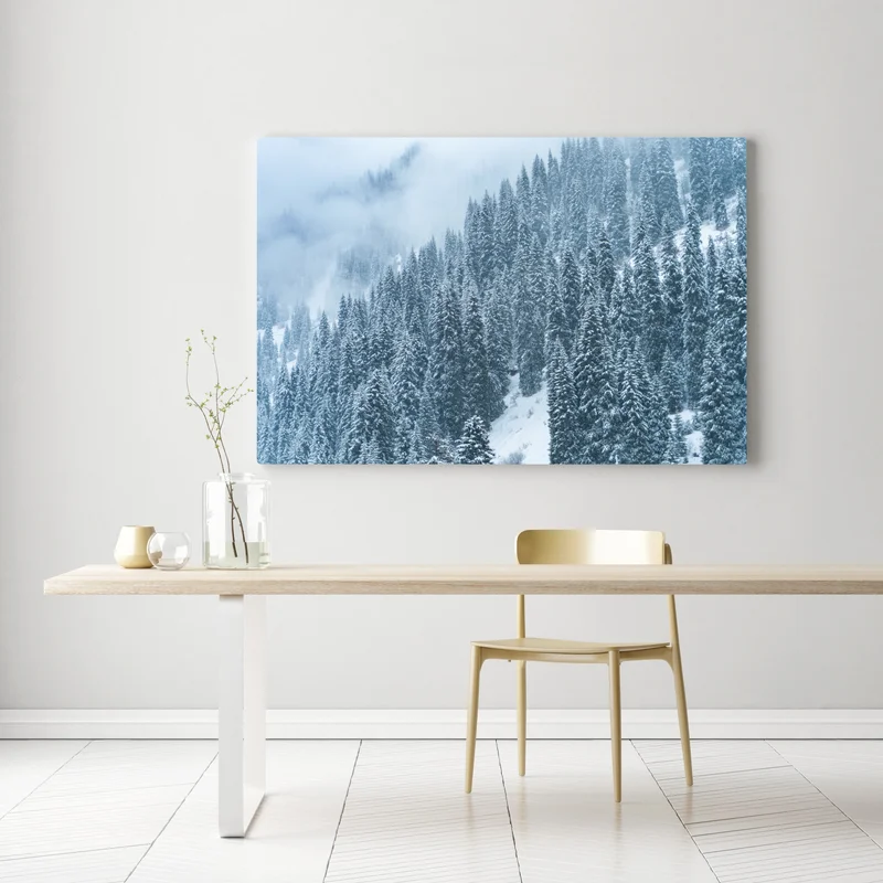 Leinwandbild nebeliger schneebedeckter kiefernwald Leinwandbild nebeliger schneebedeckter kiefernwald