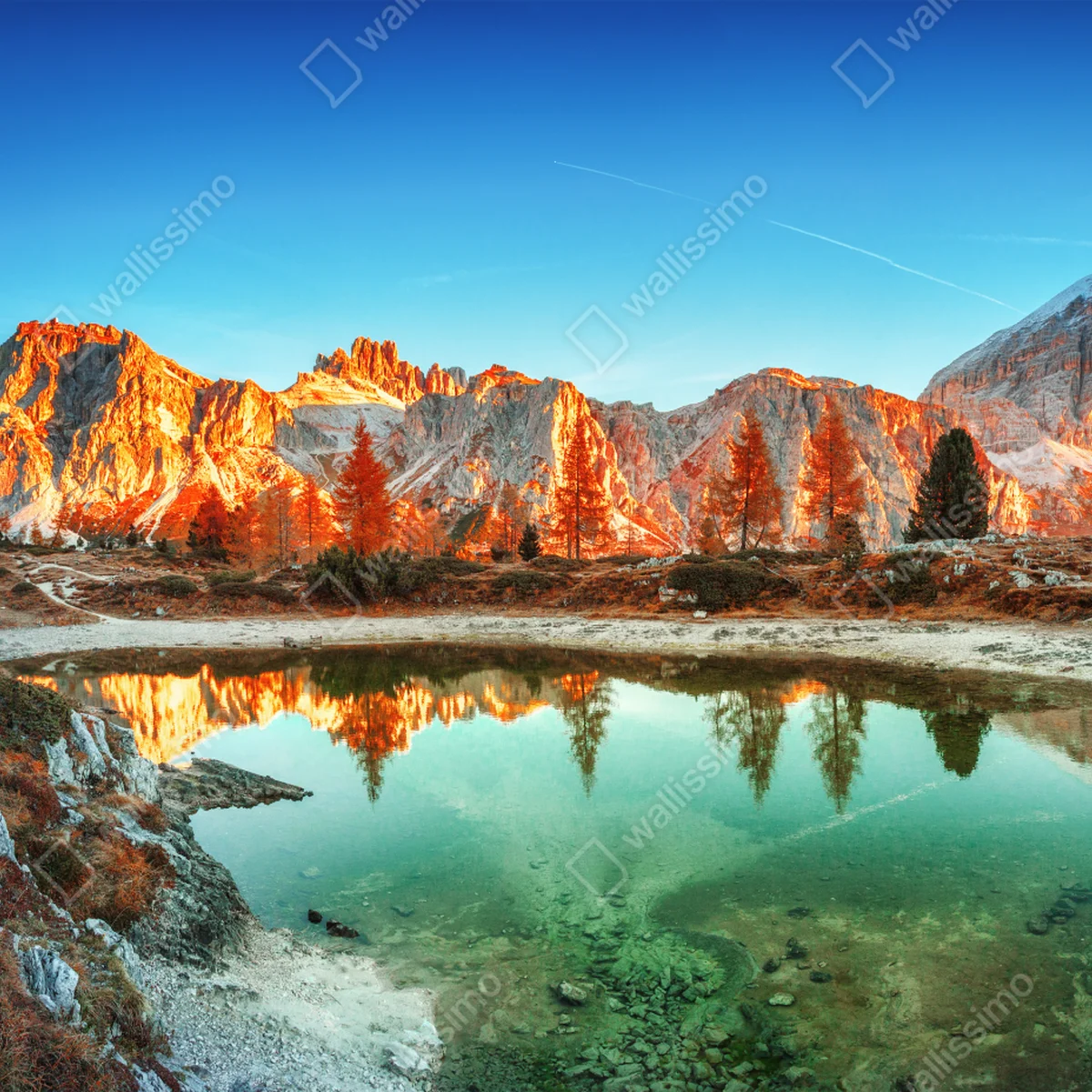 Fototapete alpiner sonnenaufgang über bergsee Fototapete alpiner sonnenaufgang über bergsee