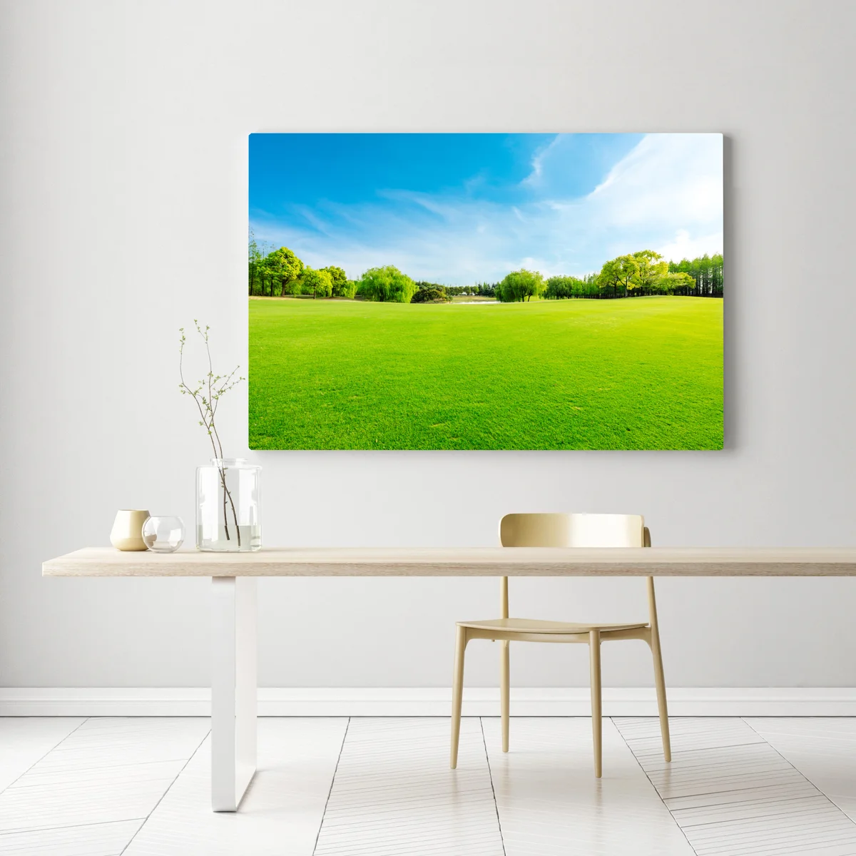Leinwandbild friedliche grüne wiese unter blauem himmel Leinwandbild friedliche grüne wiese unter blauem himmel