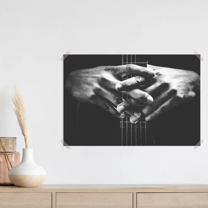 Poster verschränkte hände auf gitarrensaiten Poster verschränkte hände auf gitarrensaiten