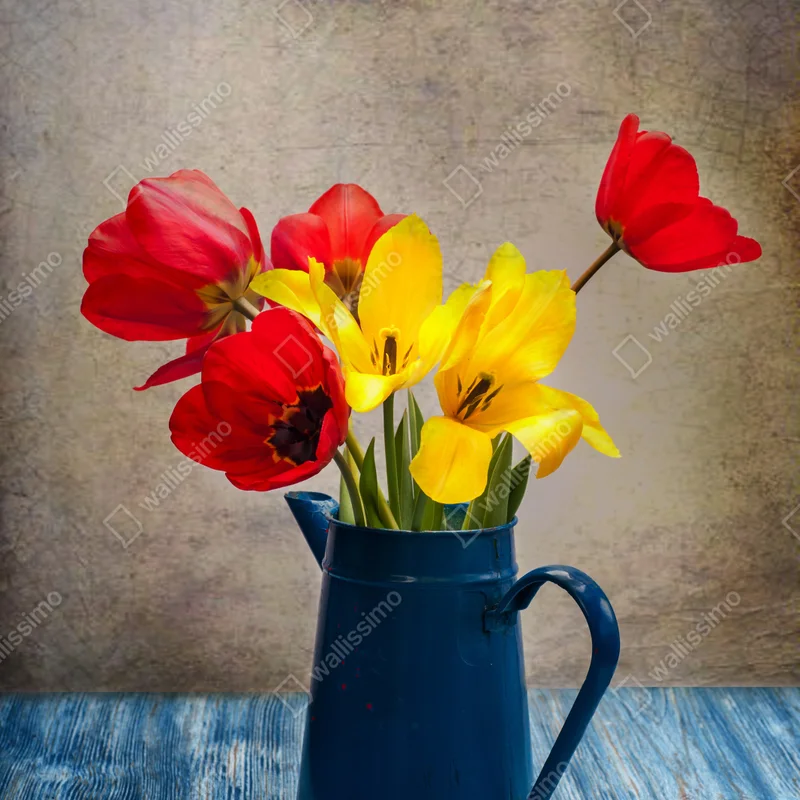 Poster bunter tulpenstrauß im blauen krug Poster bunter tulpenstrauß im blauen krug