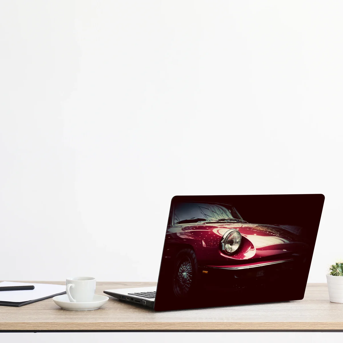 Laptop-Aufkleber nahaufnahme eines klassischen roten sportwagens Laptop-Aufkleber nahaufnahme eines klassischen roten sportwagens