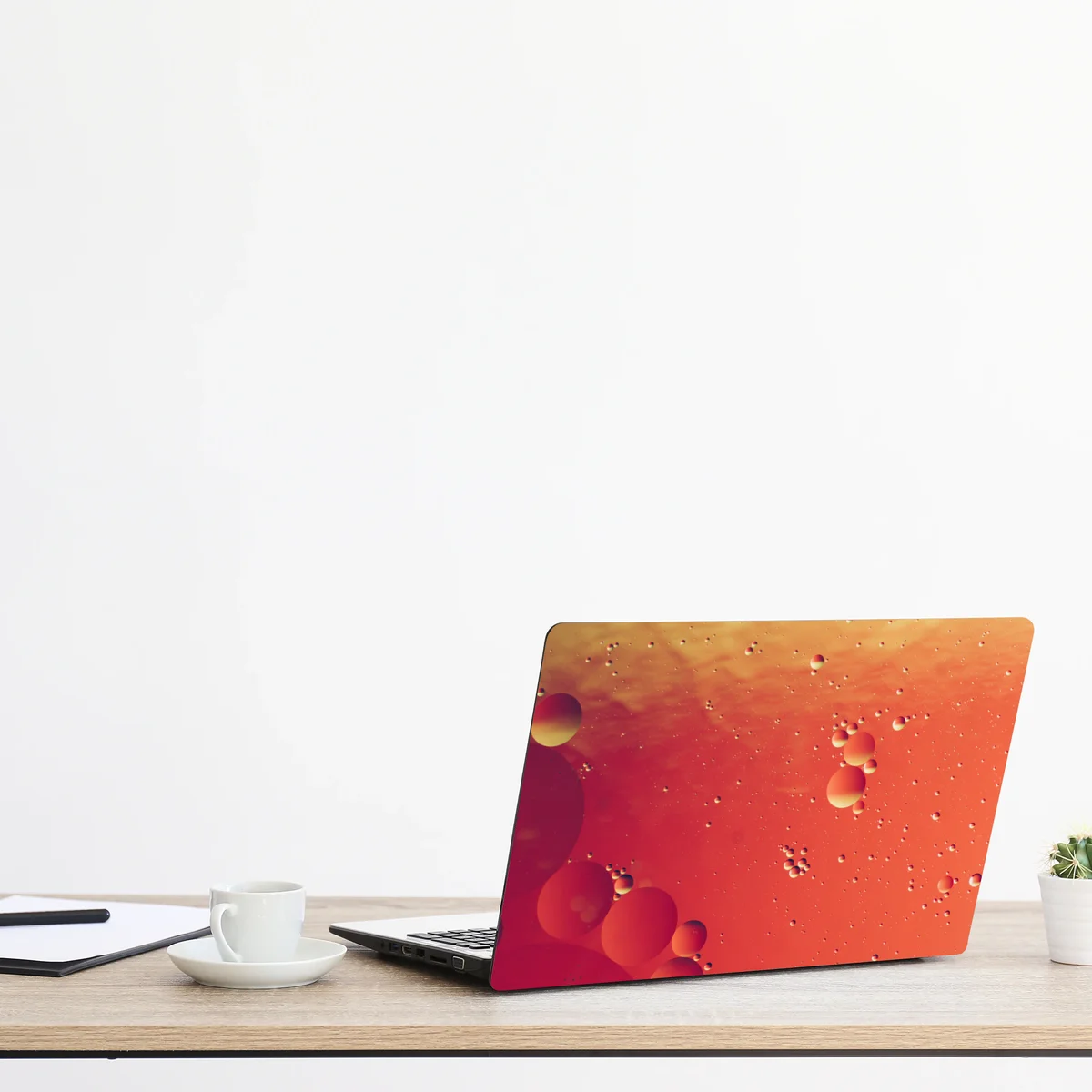 Naklejka na laptopa ciepła pomarańczowa abstrakcja z bąbelkami Naklejka na laptopa ciepła pomarańczowa abstrakcja z bąbelkami