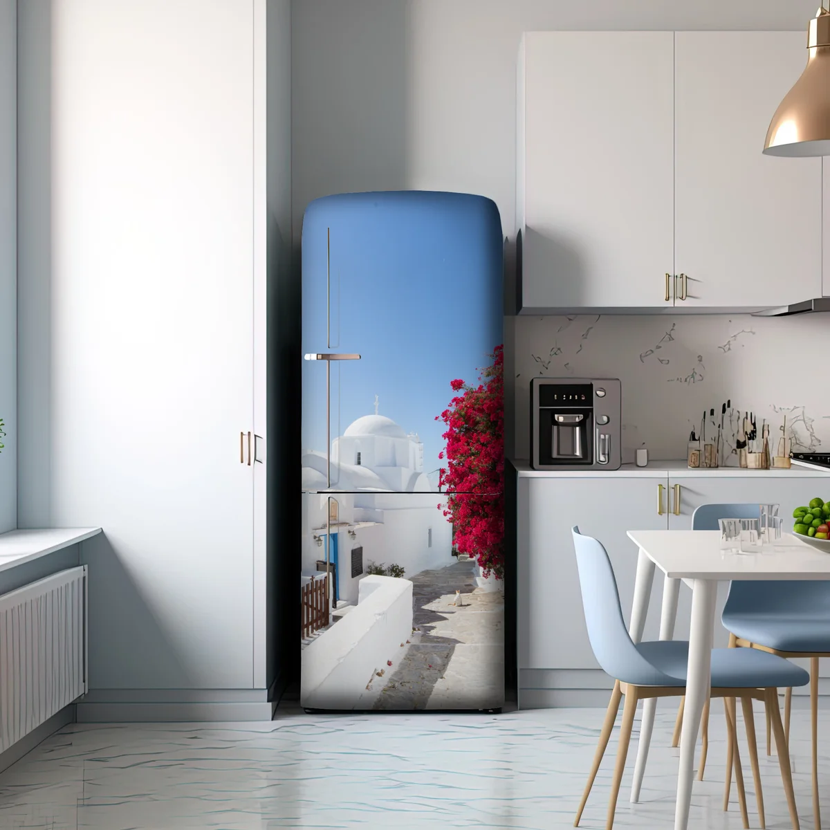 Kühlschrankaufkleber sonnige gasse auf der insel mit leuchtender buganvillea Kühlschrankaufkleber sonnige gasse auf der insel mit leuchtender buganvillea