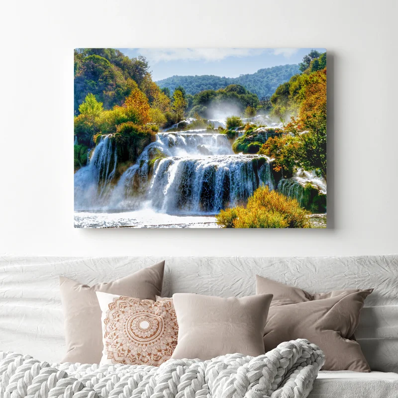 Leinwandbild stufenförmiger wasserfall im üppigen wald Leinwandbild stufenförmiger wasserfall im üppigen wald