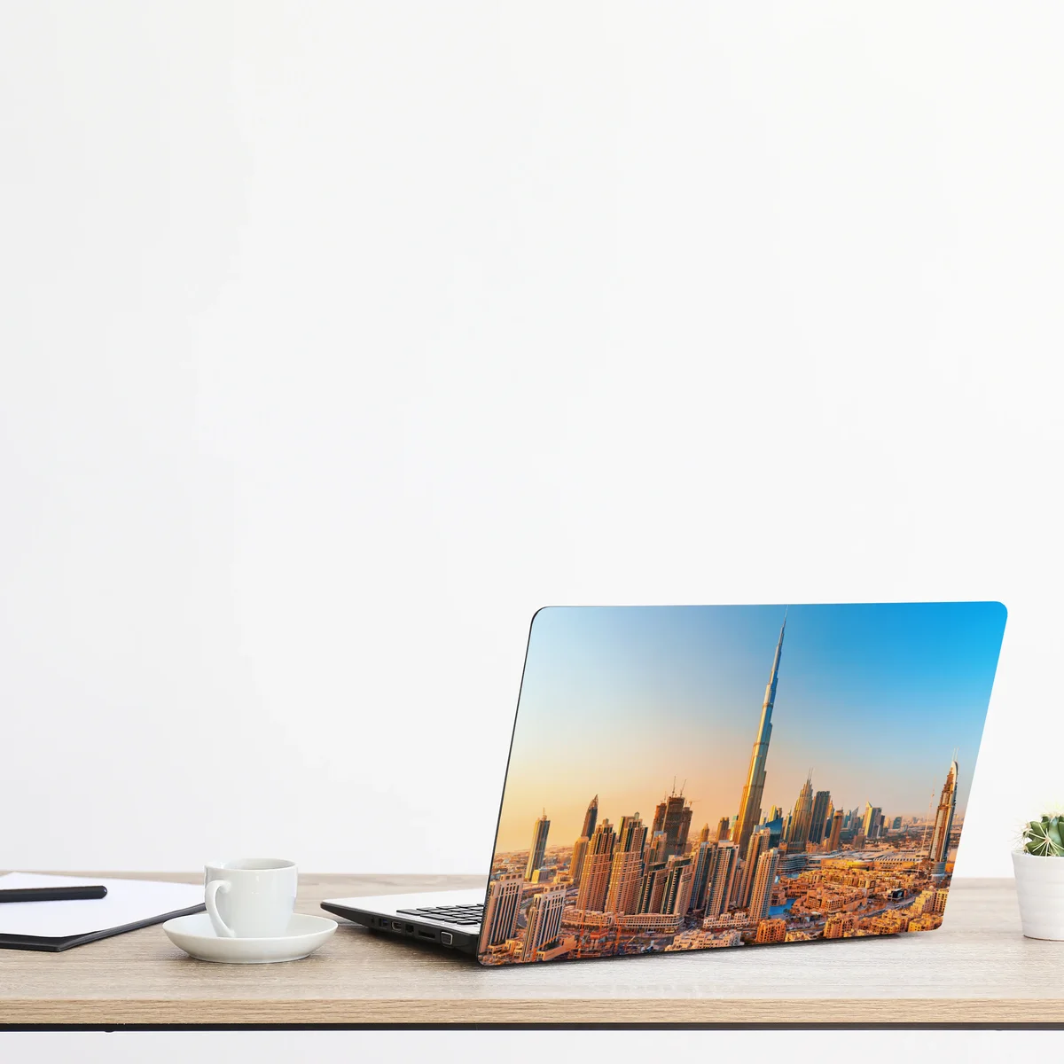 Laptop-Aufkleber Dubai skyline in der goldenen stunde Laptop-Aufkleber Dubai skyline in der goldenen stunde