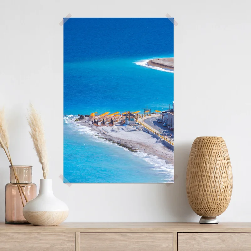 Poster Rhodos strand mit bunten sonnenschirmen Poster Rhodos strand mit bunten sonnenschirmen