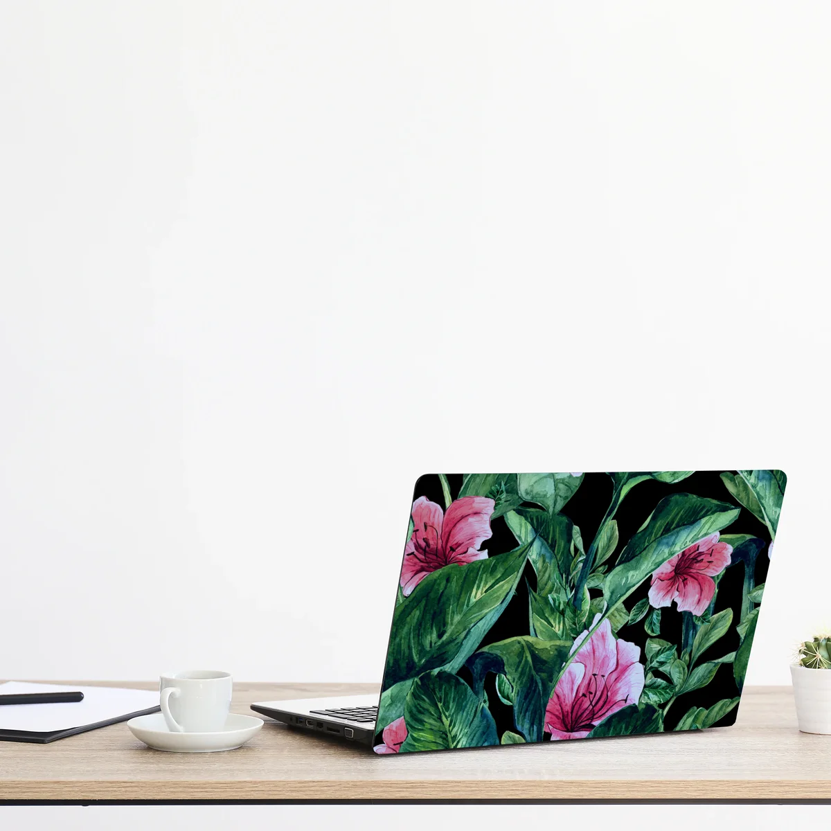 Laptop-Aufkleber rosa aquarellblumen auf schwarzem hintergrund Laptop-Aufkleber rosa aquarellblumen auf schwarzem hintergrund