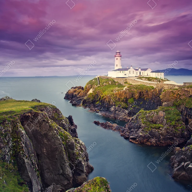 Kühlschrankaufkleber lila leuchtturm an steiler küste Kühlschrankaufkleber lila leuchtturm an steiler küste
