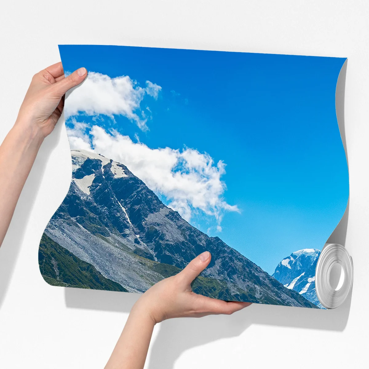 Fototapete holzsteg durch wiesen zu schneebedeckten gipfeln Fototapete holzsteg durch wiesen zu schneebedeckten gipfeln