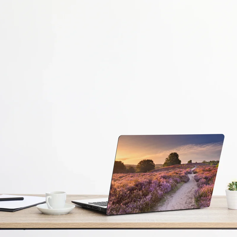 Naklejka na laptopa Posbank o świcie nad wrzosowiskiem