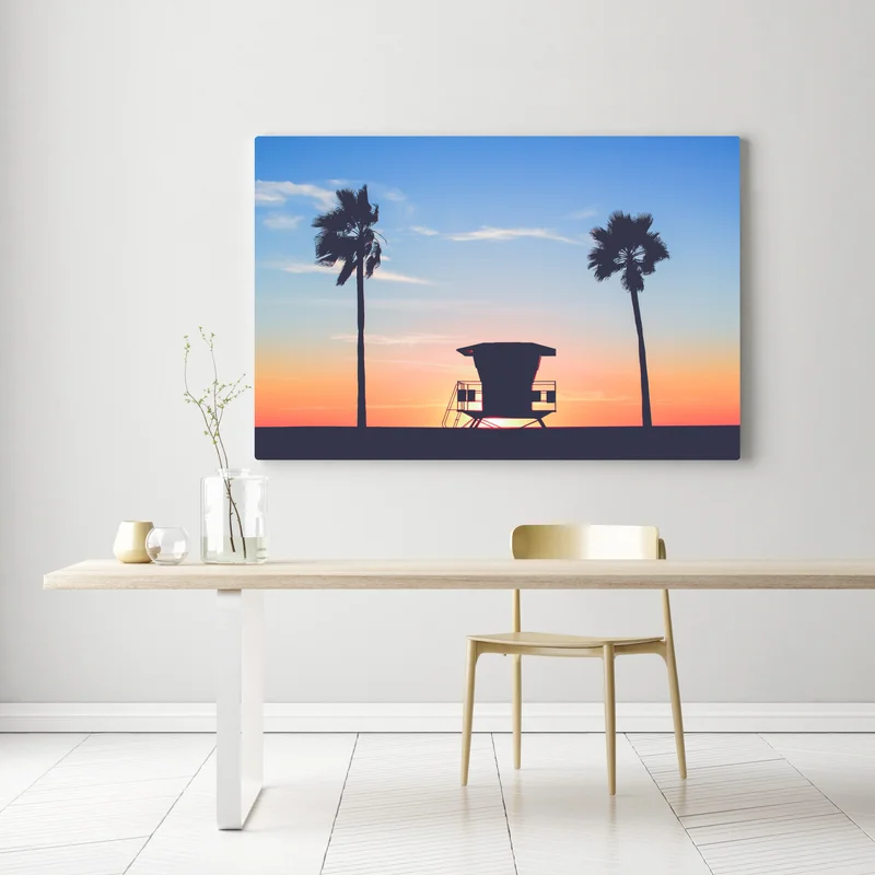 Leinwandbild sonnenuntergang am strand mit palmen und rettungsturm Leinwandbild sonnenuntergang am strand mit palmen und rettungsturm