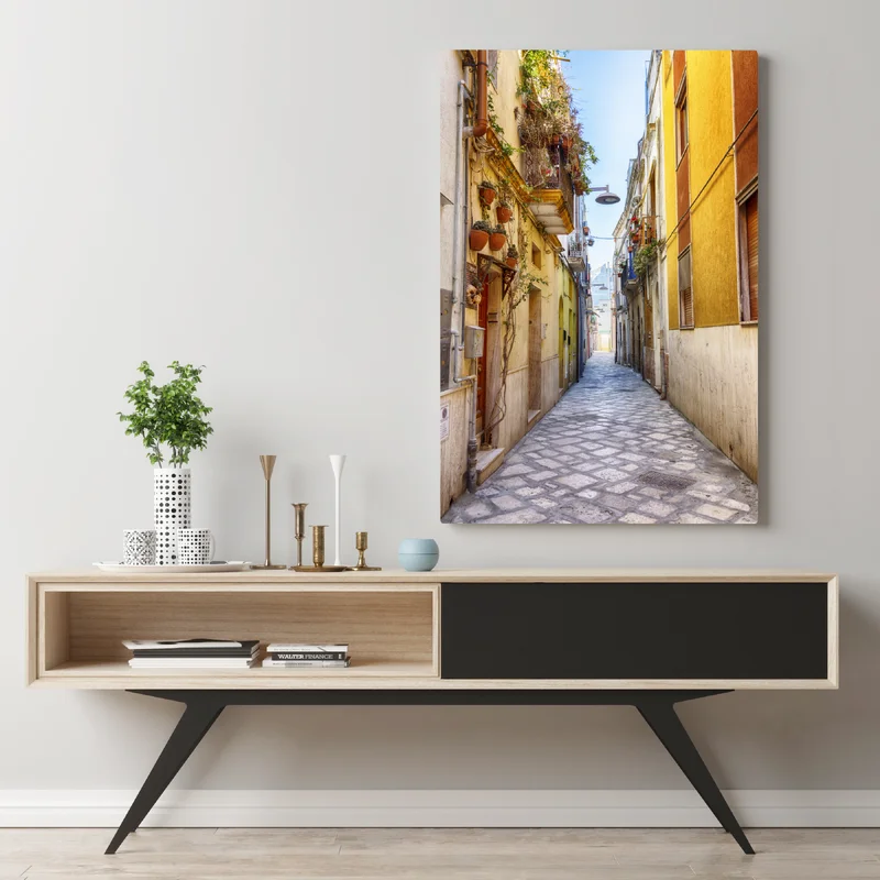 Leinwandbild sonnige gasse in Brindisi Leinwandbild sonnige gasse in Brindisi