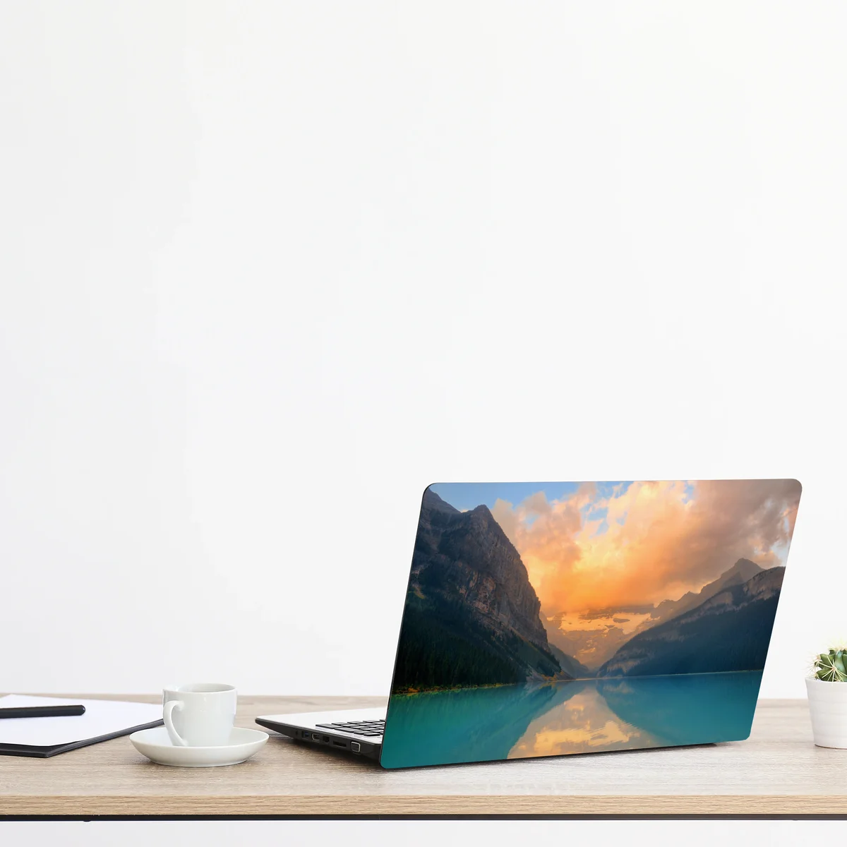 Naklejka na laptopa wschód słońca nad Lake Louise, Banff Naklejka na laptopa wschód słońca nad Lake Louise, Banff