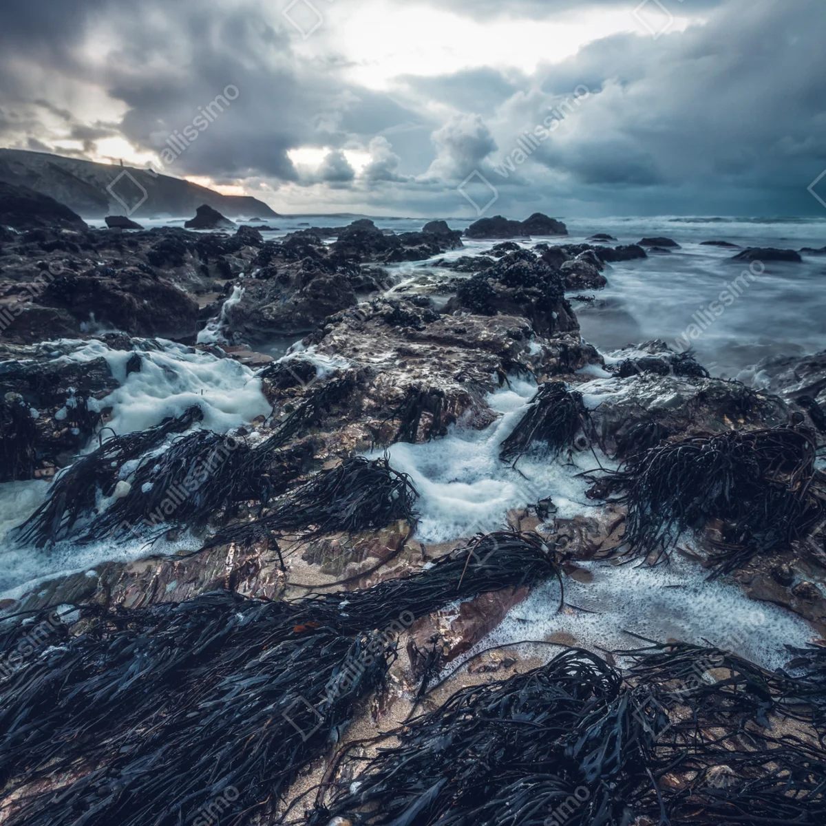 Poster stimmungsvolle felsenküste bei dämmerung Poster stimmungsvolle felsenküste bei dämmerung
