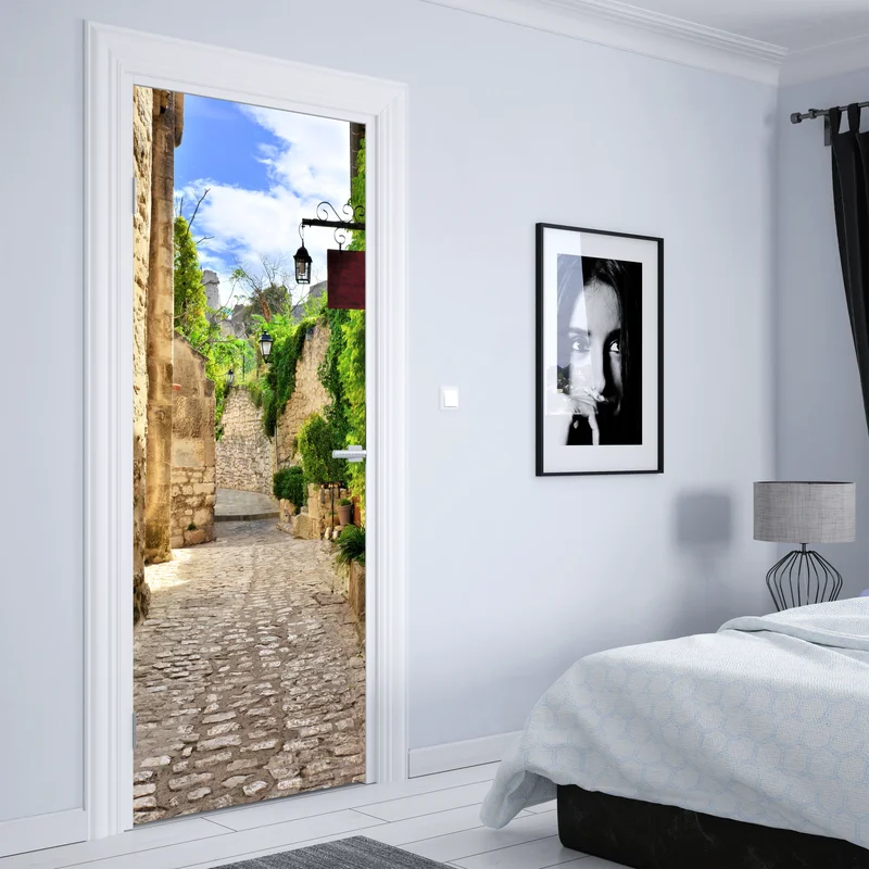 Türaufkleber reizende kopfsteinpflasterstraße in Les Baux de Provence