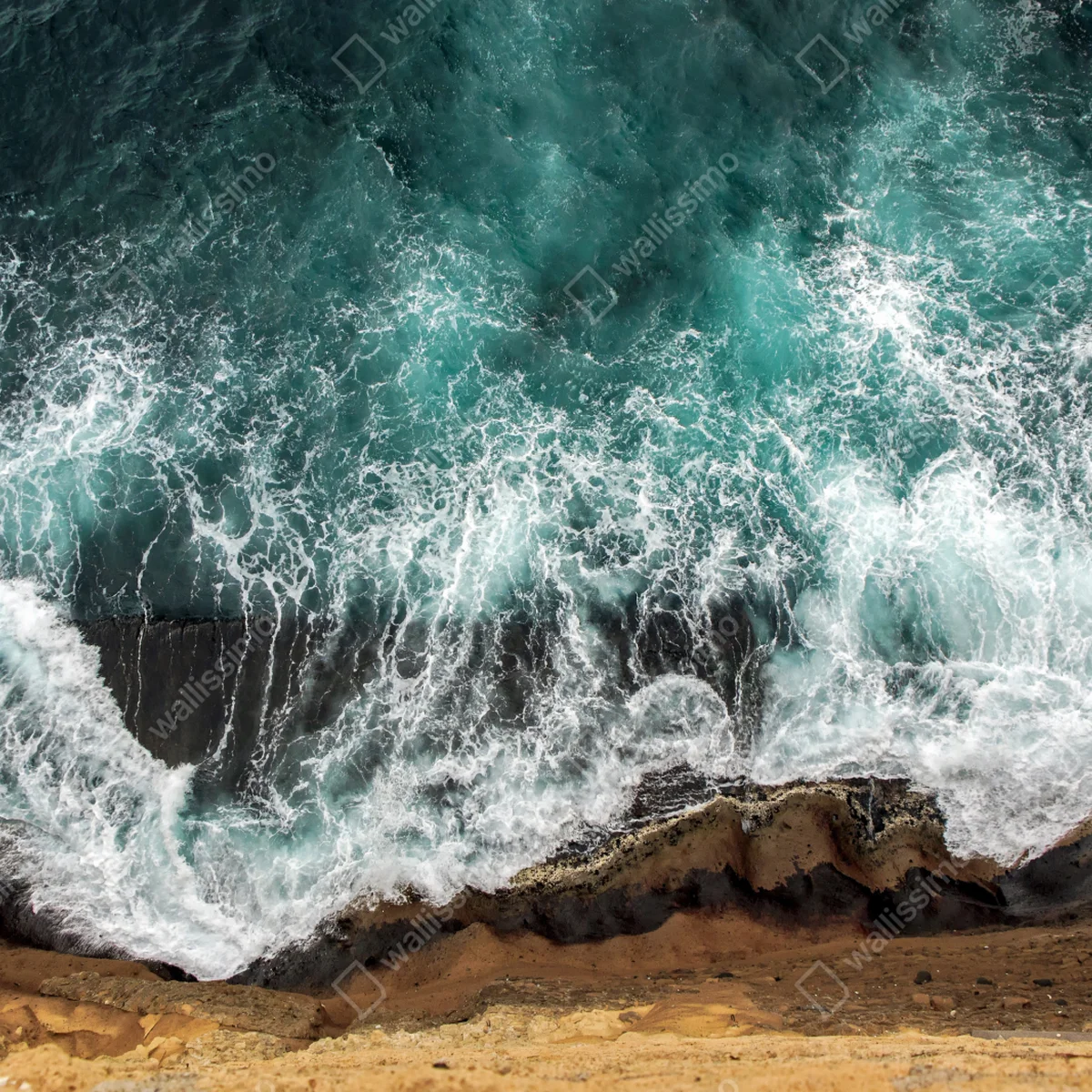 Schrankaufkleber türkise küste aus der vogelperspektive mit brandenden wellen Schrankaufkleber türkise küste aus der vogelperspektive mit brandenden wellen