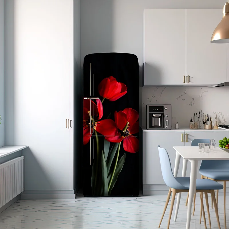 Kühlschrankaufkleber drei rote tulpen vor schwarzem hintergrund