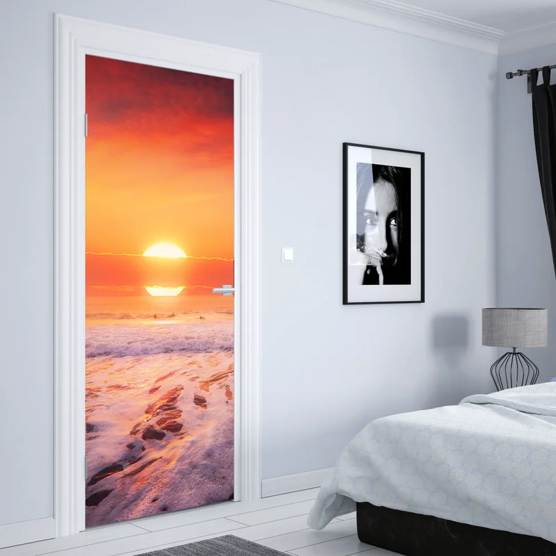 Türaufkleber goldener sonnenuntergang über ruhigem strand