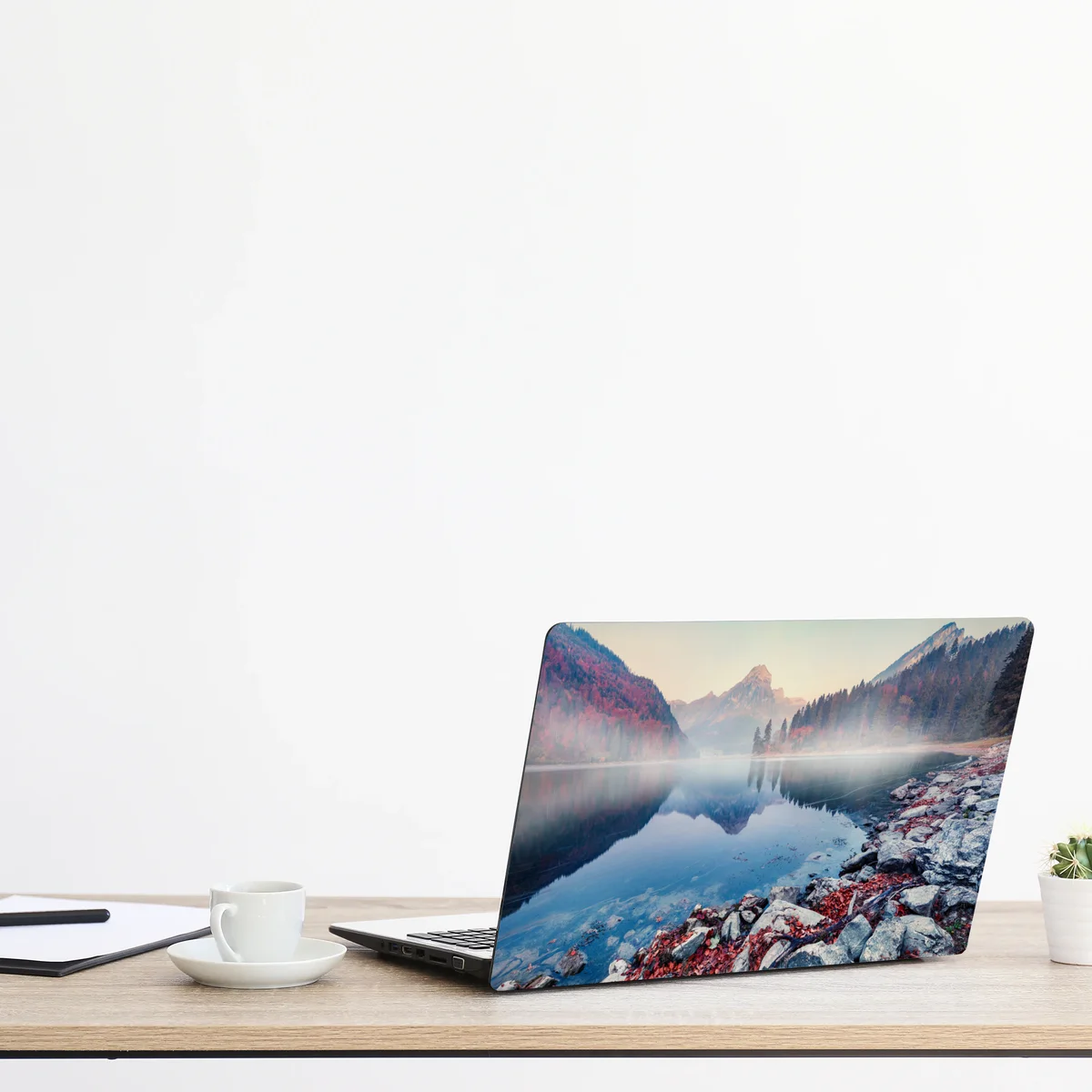 Laptop-Aufkleber nebliger herbstmorgen am Obersee, Schweizer Alpen Laptop-Aufkleber nebliger herbstmorgen am Obersee, Schweizer Alpen