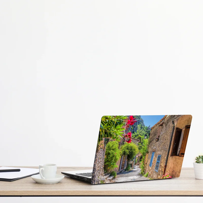 Laptop-Aufkleber Moustiers Sainte Marie reizvolle Dorfstraße in Provence